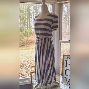 Periwinkle Levaca dress with pockets